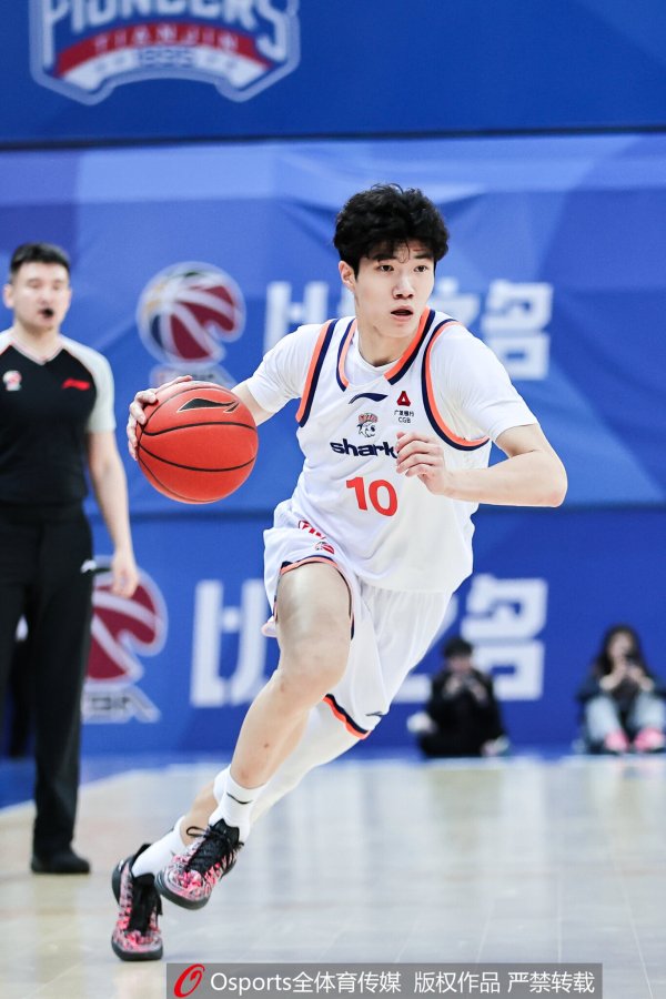 股票配资炒股交流 进步明显！偰李永炜16中10砍全队最高26分 三分7中4